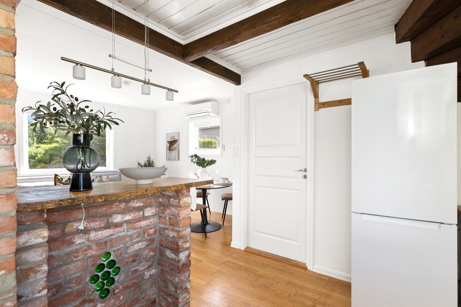 Kjøkken/inngangsparti. Galleribilde