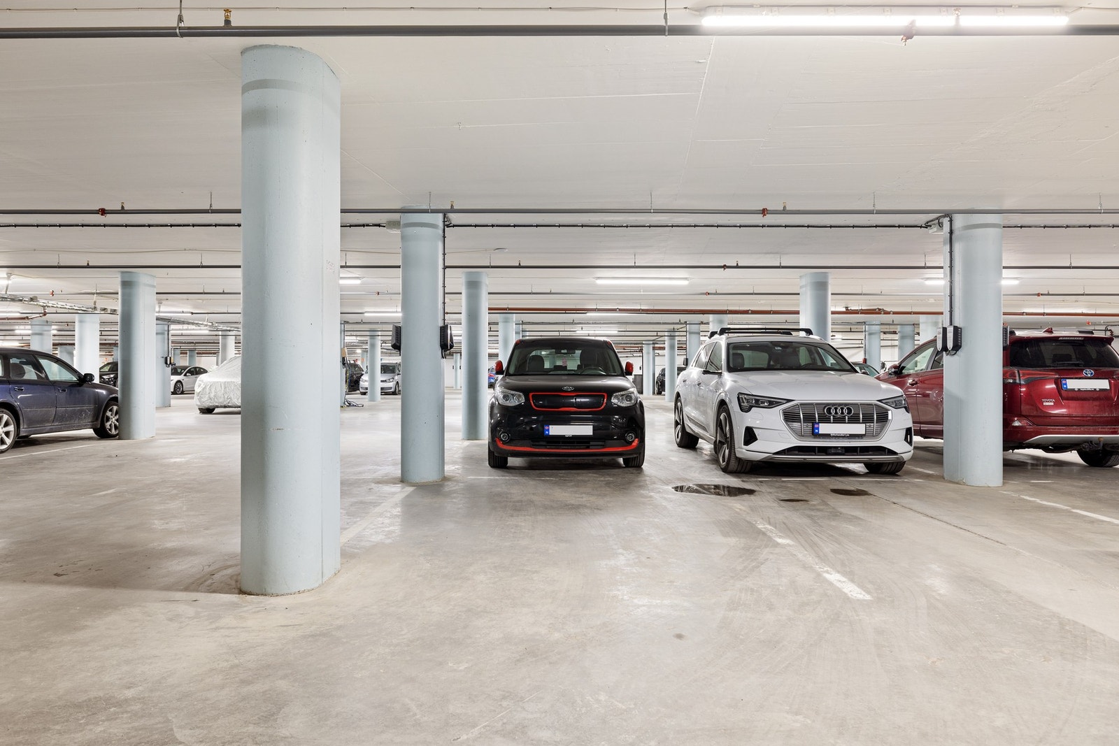 Det medfølger én parkeringsplass i oppvarmet garasjekjeller. Galleribilde