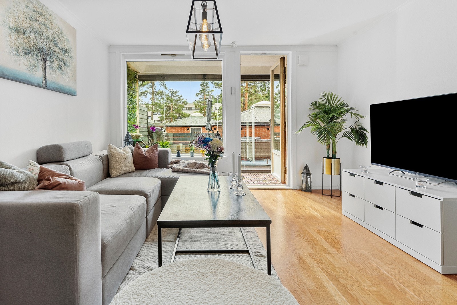 Dette gir rommet en lys og luftig atmosfære. Galleribilde