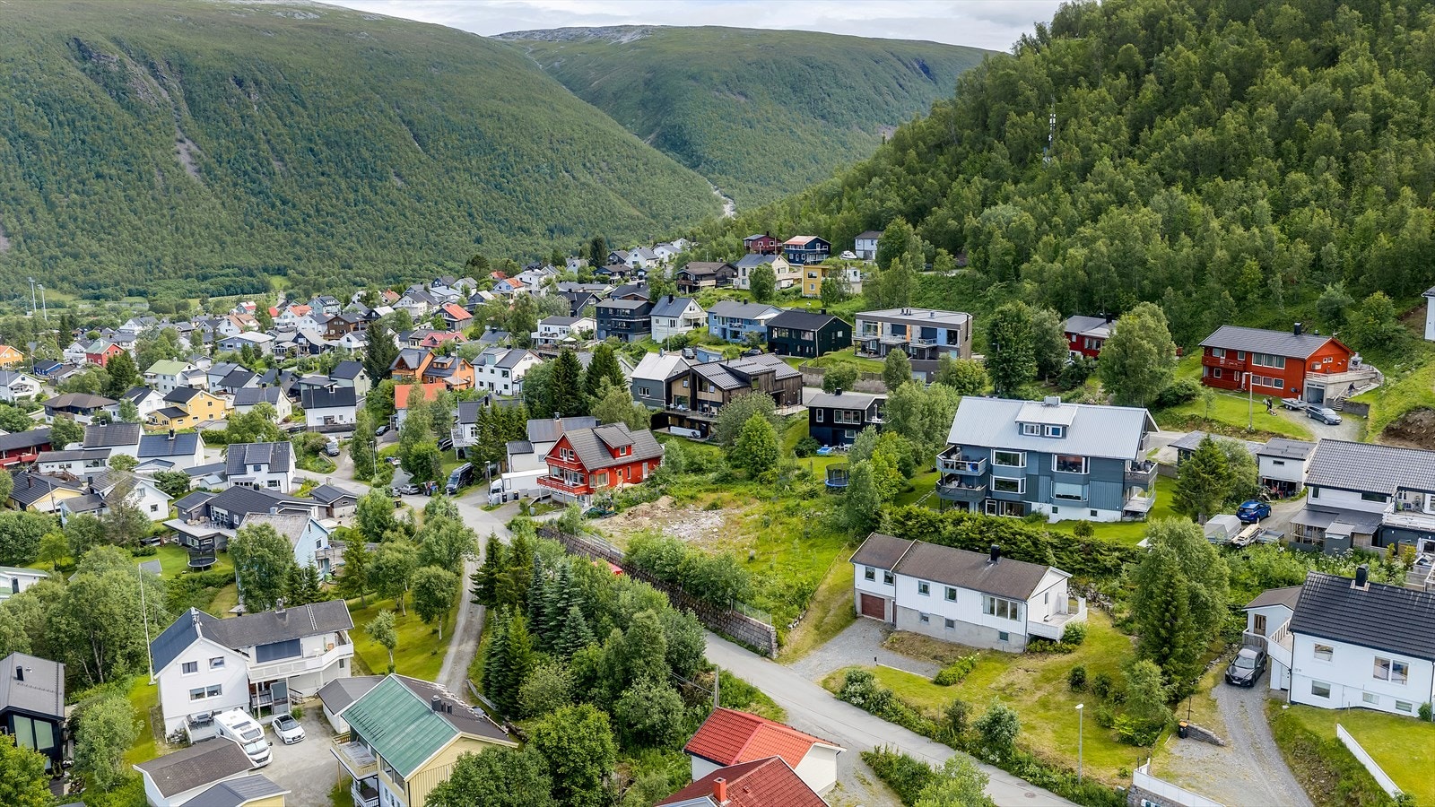 Boligen ligger innenfor fortettingsområde og har utviklingspotensial! Galleribilde
