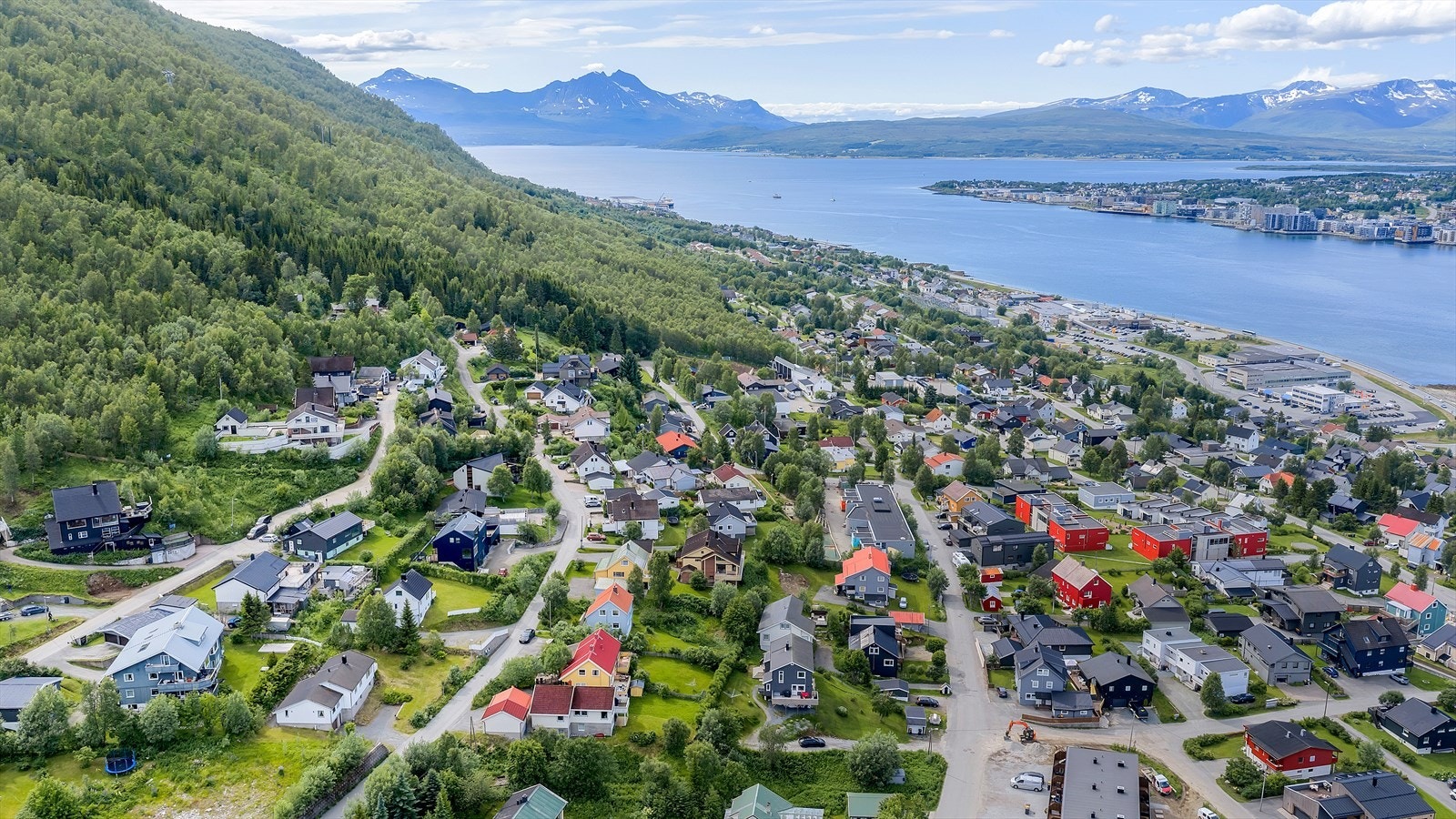 Her vil du finne det meste du trenger, med både treningssenter, bensinpumper og Pyramiden kjøpesenter innenfor kort rekevidde. Galleribilde