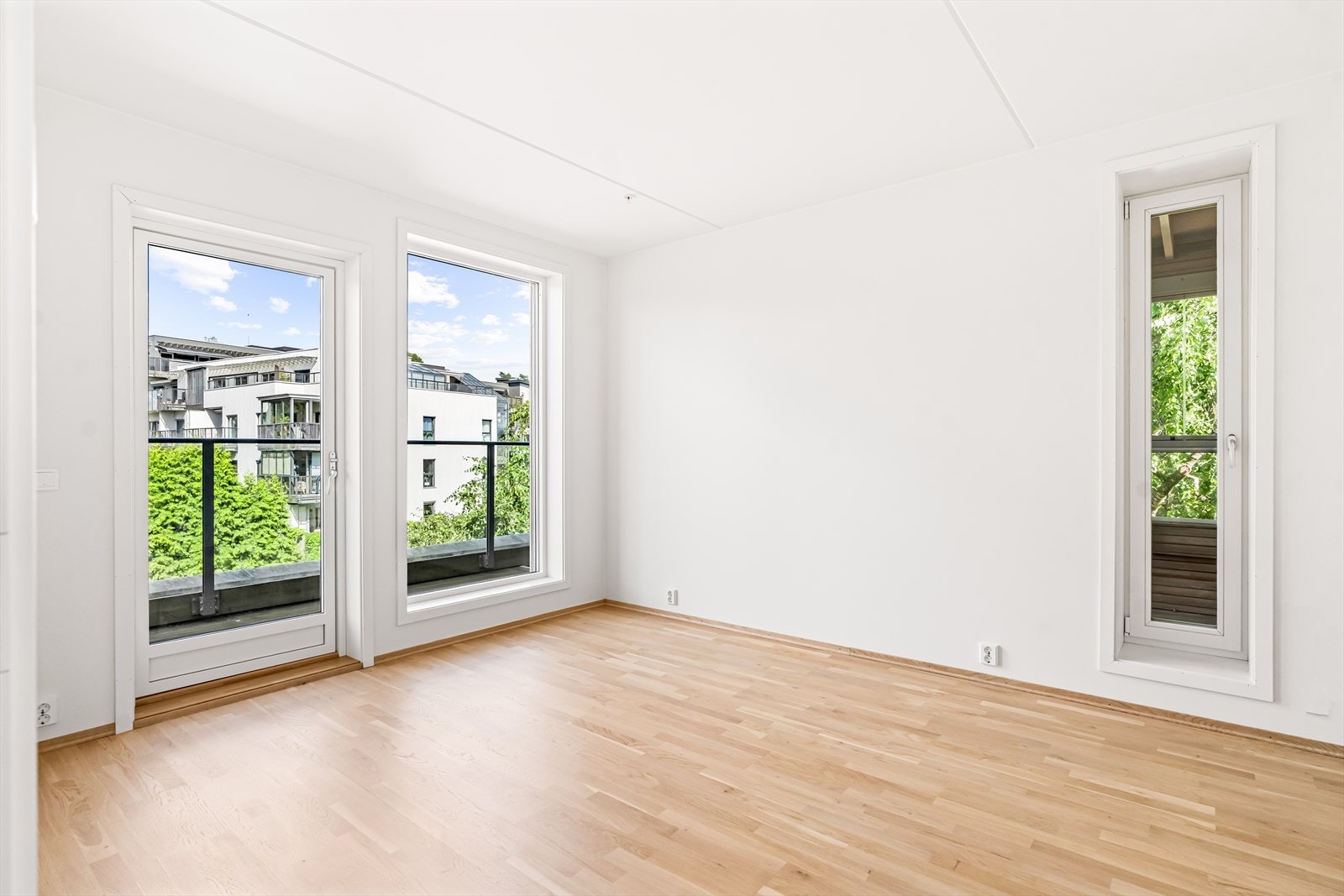 Stort og godt soverom med egen utgang til balkong Galleribilde