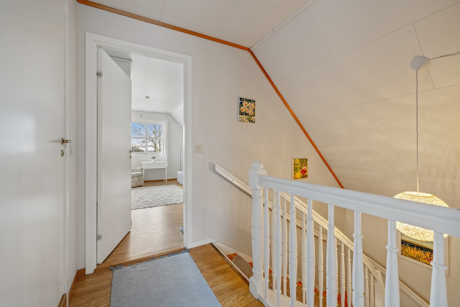 Videre til boligens loftstue. Galleribilde