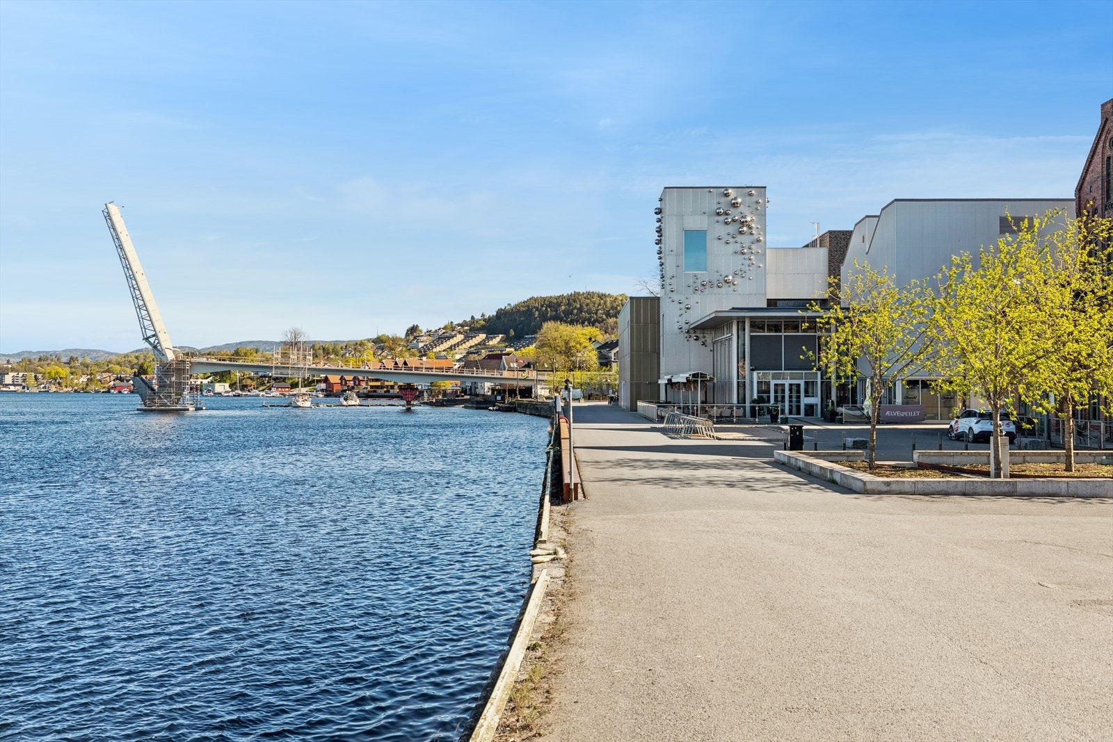 Med Porsgrunn stasjon kun 5 minutter unna, er beliggenheten ideell for pendlere. Galleribilde
