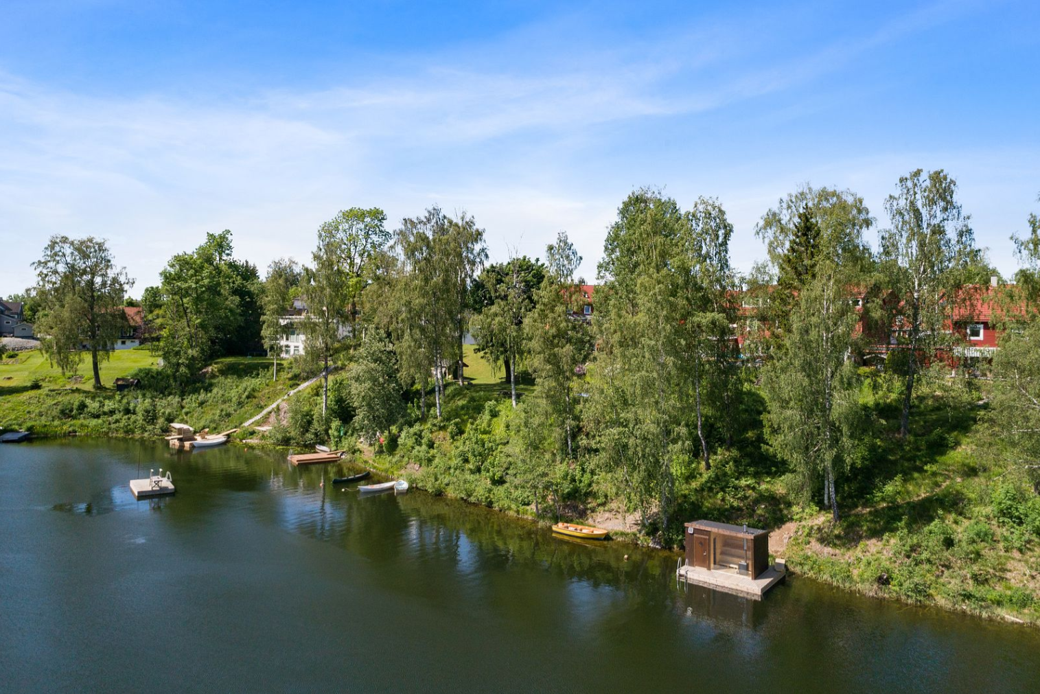 Huseierforeningen sørger for et godt tilrettelagt tilbud for beboerne på Engelsrudstranda hele året, med badstue, badebrygge og flotte fellesområder. Galleribilde