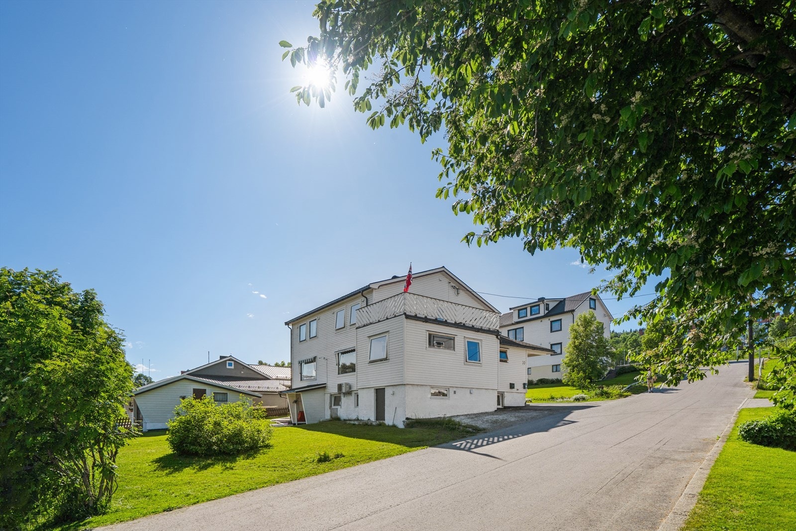 DNB Eiendom v/Ola Sollied Halvorsen ønsker velkommen til Borgtunvegen 10! Galleribilde