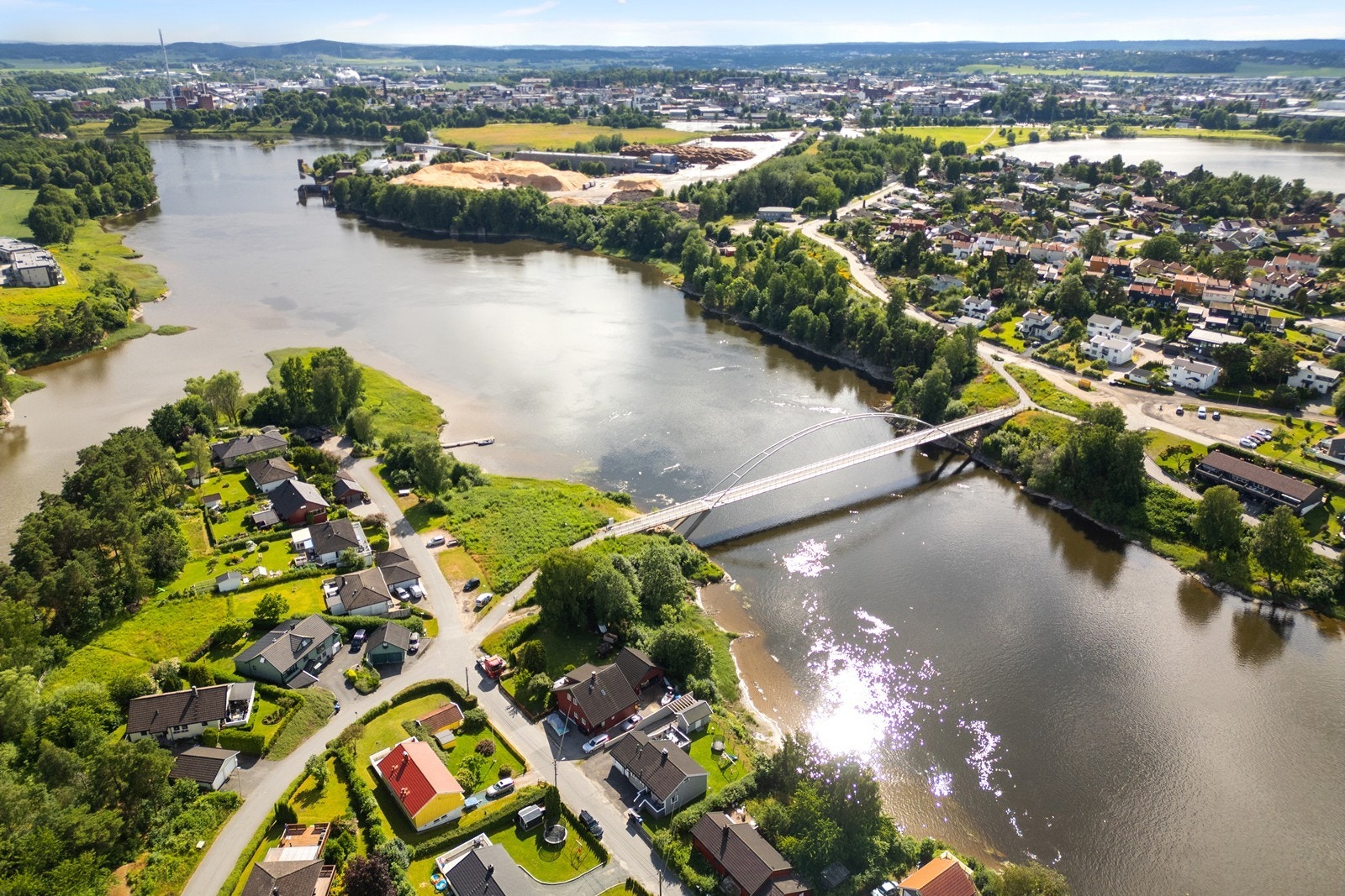 Eiendommen har en sentral beliggenhet med kort avstand til både natur og byliv. Galleribilde