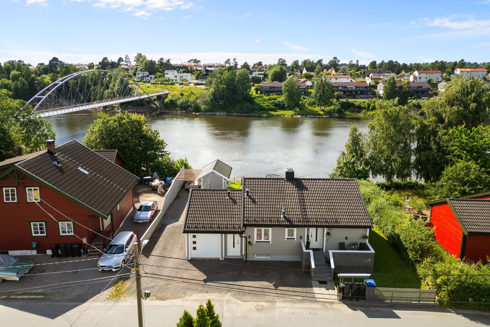 Eiendommen ligger i et etablert nabolag, med kort vei til Sarpsborg sentrum. Galleribilde