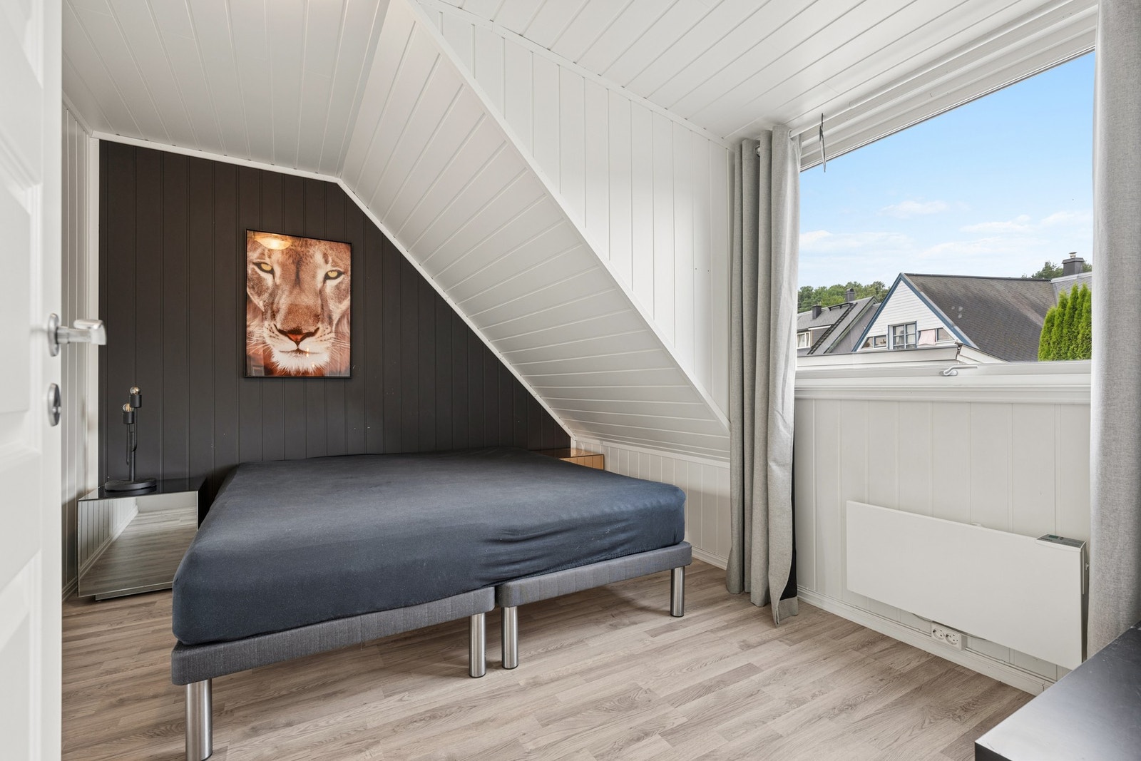 Soverom med gode møbleringsmuligheter - perfekt som barnerom, gjesterom eller kontor. Galleribilde