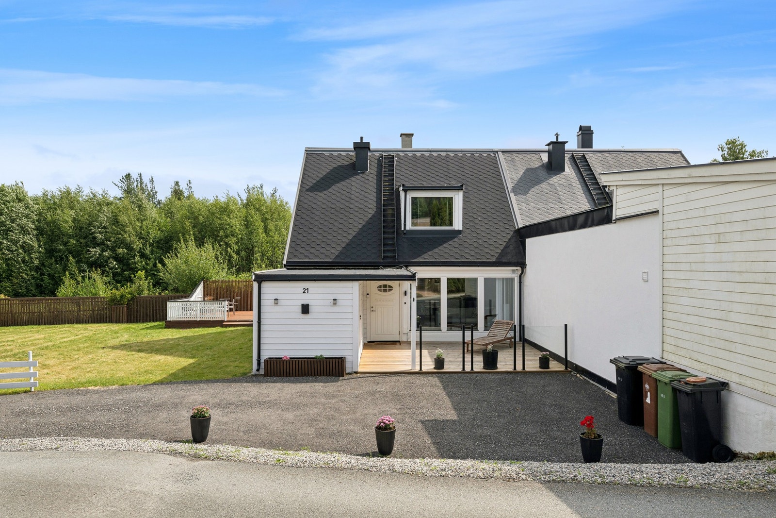Velkommen til Glederudveien 21 - en innbydende og velholdt halvpart av tomannsbolig på Follum. Galleribilde