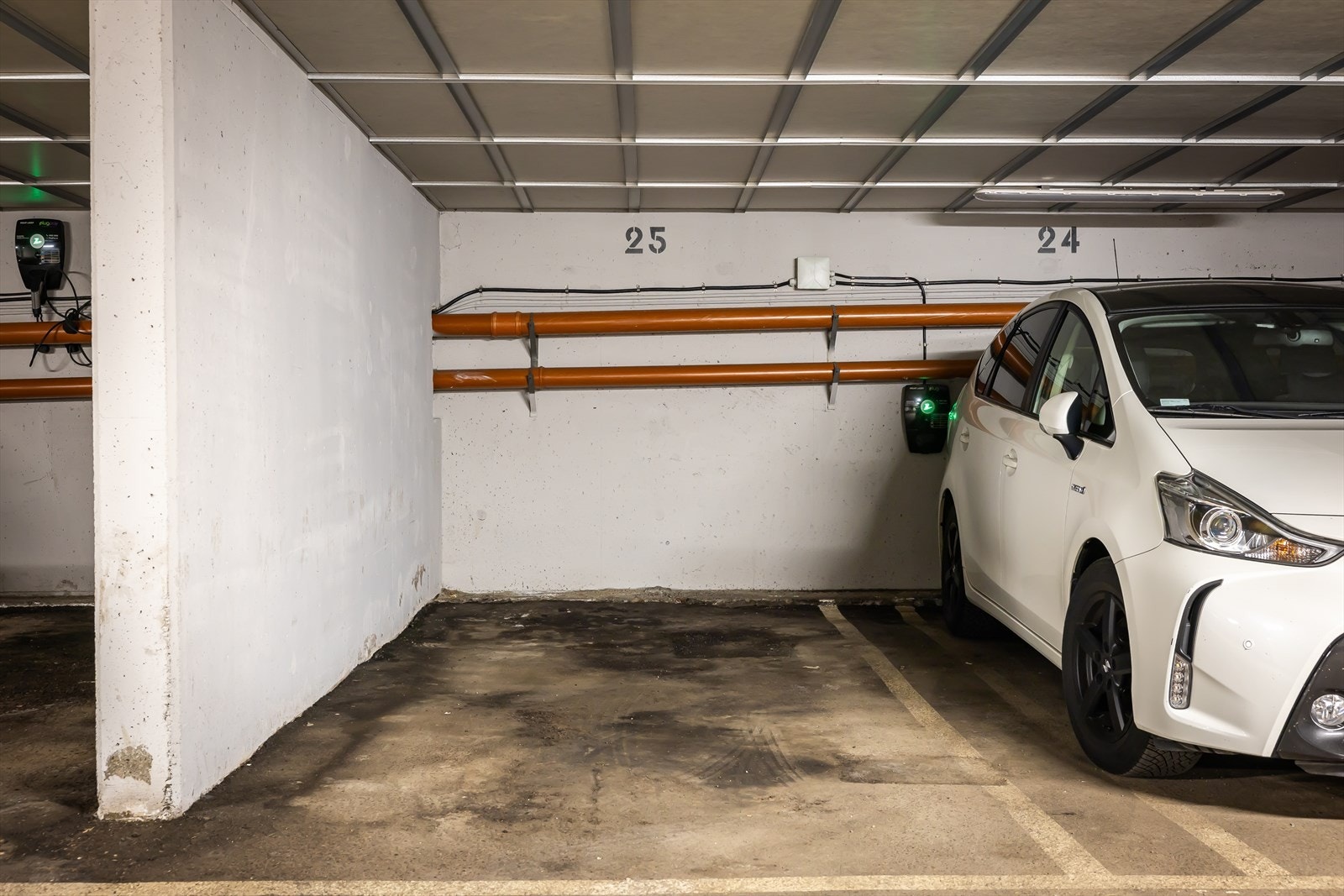 Det medfølger parkeringsplass i garasjeanlegg, med mulighet for elbillading. Galleribilde