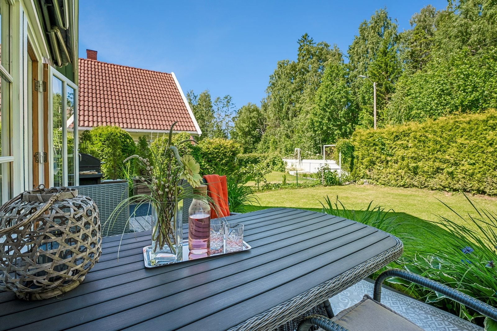 Terrassen er en fin forlengelse av stuen på sommeren. Galleribilde
