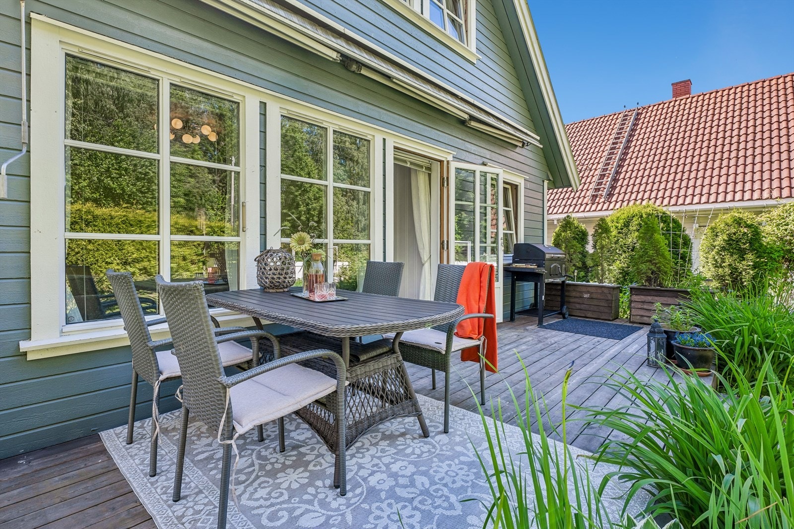 Her er det plass til utemøbler, planter og grill. Galleribilde