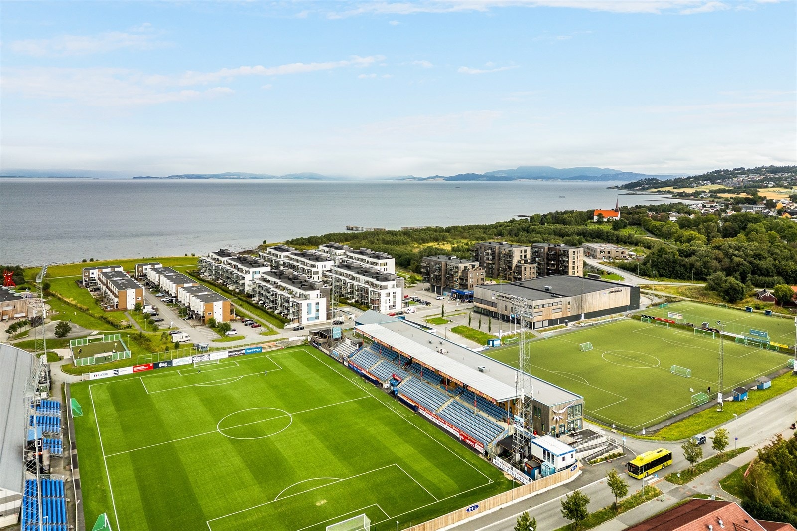 Området har også et aktivt og inkluderende idrettsmiljø. Ranheim Idrettslag tilbyr blant annet organisert idrett innen fotball, håndball og friidrett. Galleribilde