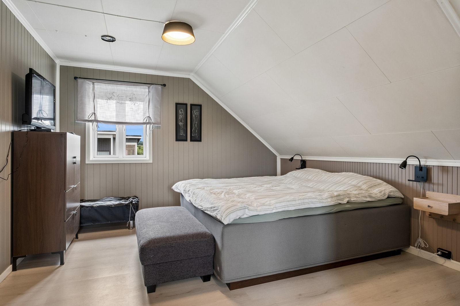 Hovedsoverom med plass til dobbeltseng. Galleribilde