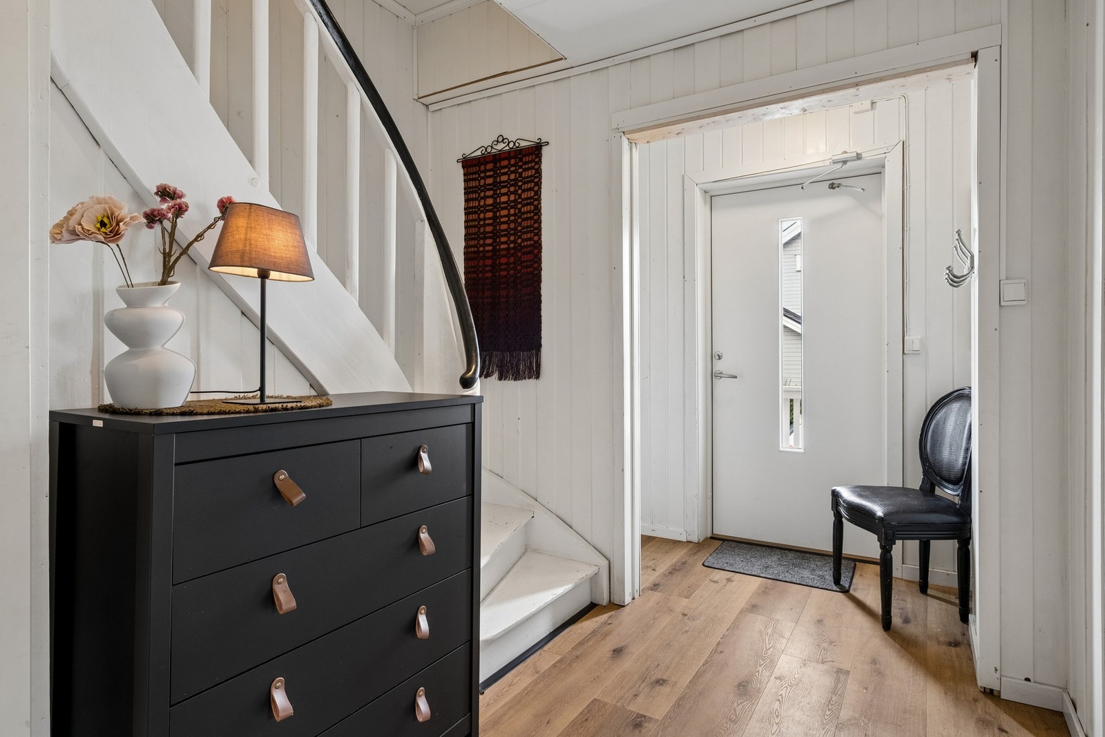 Gang med plass til oppbevaringsløsning. Galleribilde