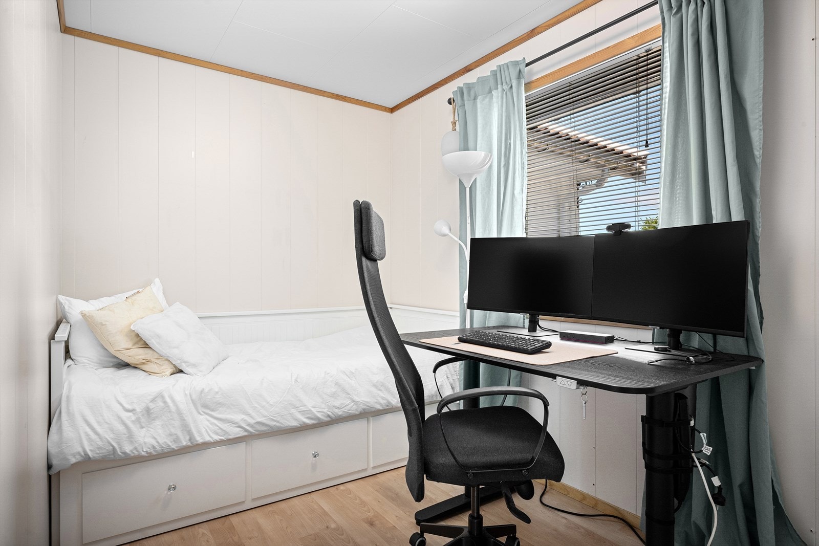 Soverom nummer to, som også egner seg godt som kontor eller gjesterom. Galleribilde