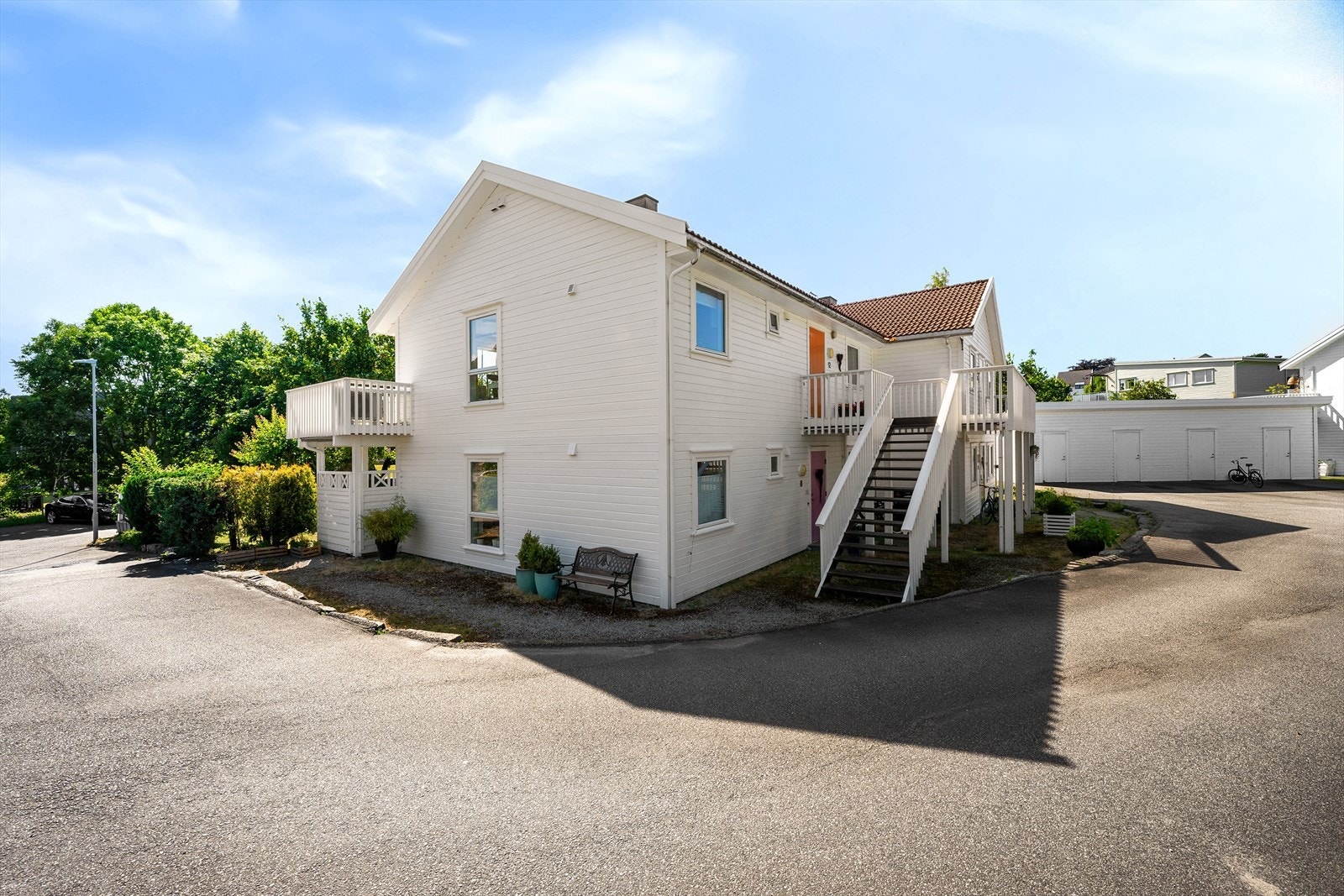 Parkering i garasje. Galleribilde