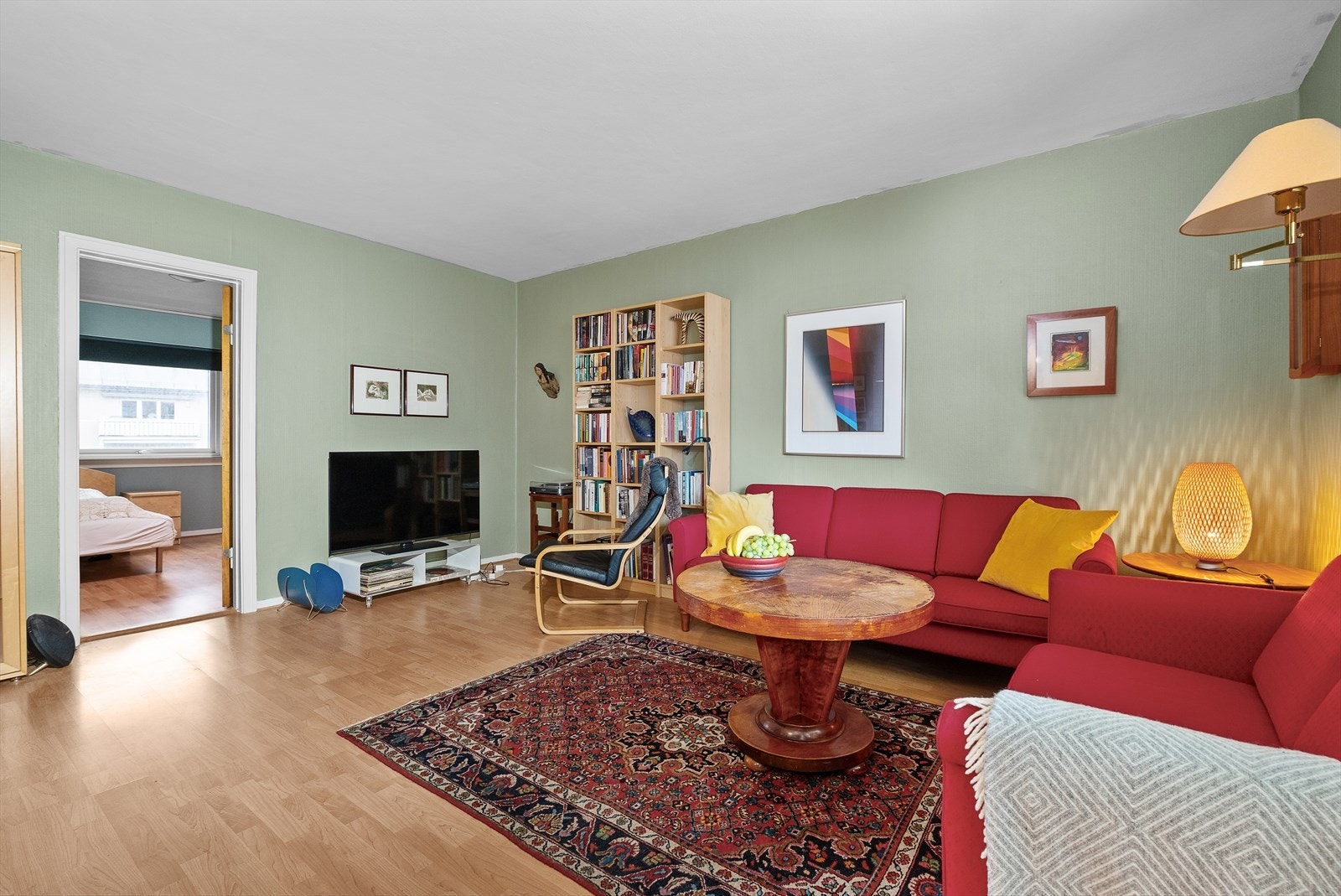 Stuen har et areal på x m², noe som åpner for flere møbleringsmuligheter. Galleribilde