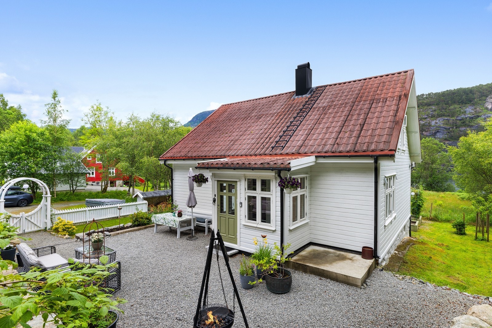 Boligen er jevnlig modernisert og holder en god standard med flere påkostninger. Galleribilde