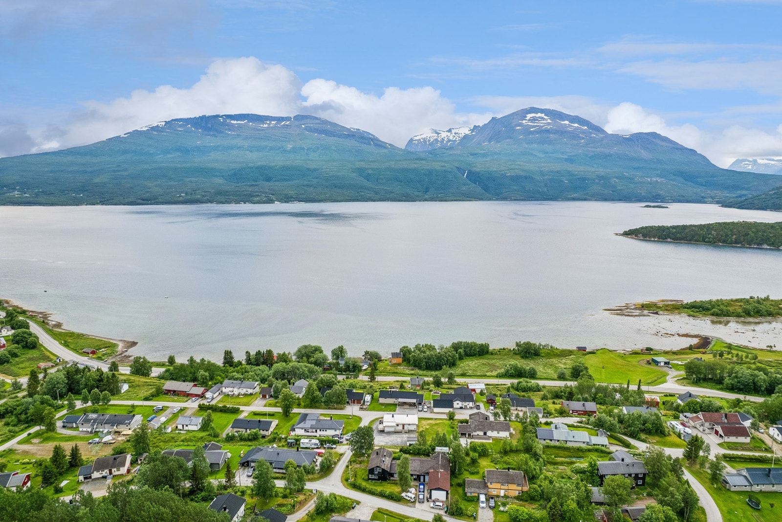 Bardufoss lufthavn ligger ca. 55 minutter unna med bil. Galleribilde