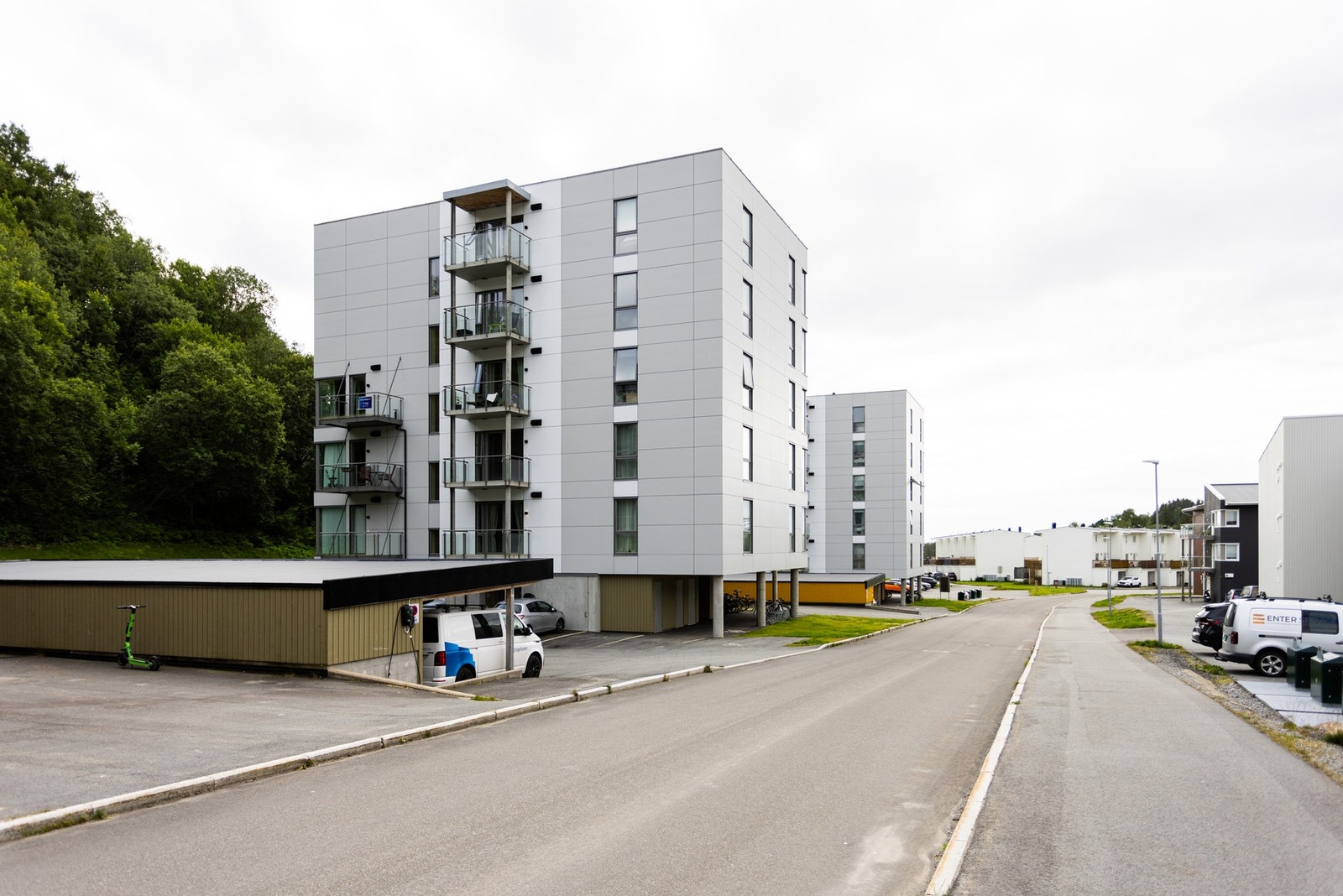 I nærområdet har du dagligvarehandel, barnehage, skole og kollektivtransport Galleribilde