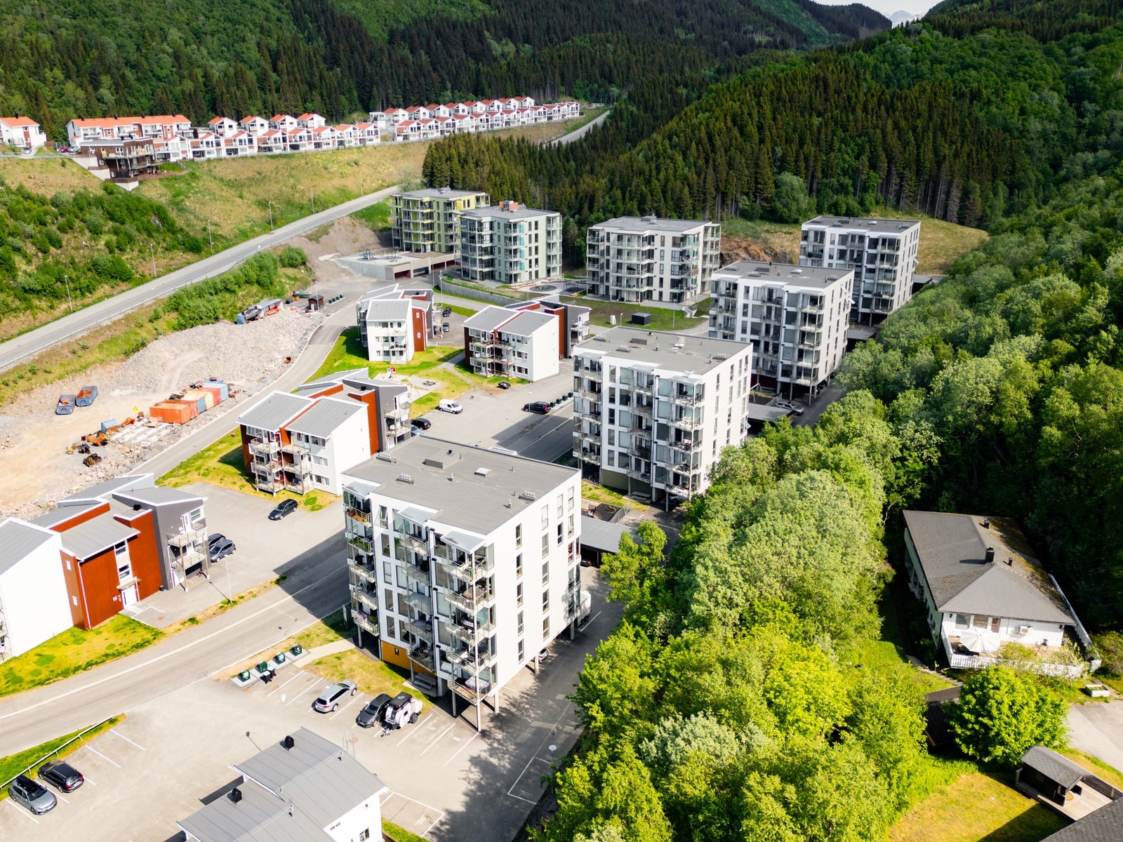 Med beliggenhet i Jensvolldalen har du et rolig og avslappende nærområde med kort vei til naturen Galleribilde