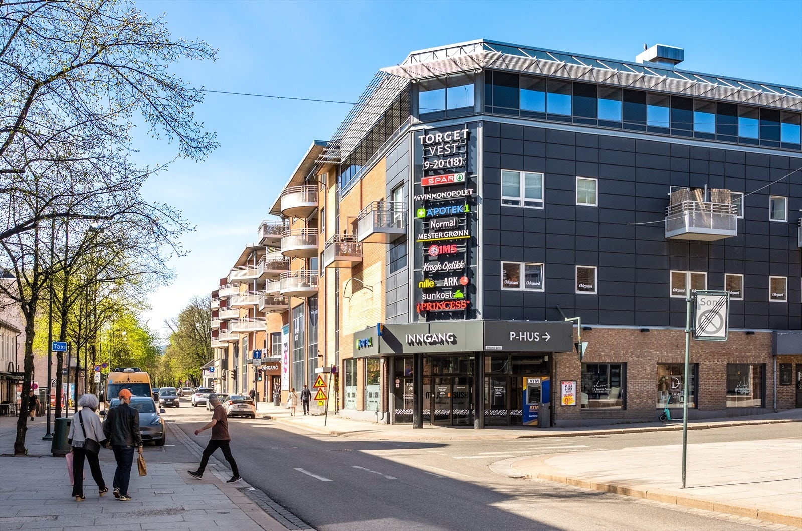 Alt av moderne servicefasiliteter ligger like utenfor døren, inkludert innholdsrike Torget Vest, Magasinet og CC. Galleribilde
