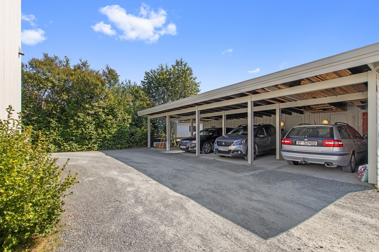 Egen carport med tilhørende bod. Galleribilde