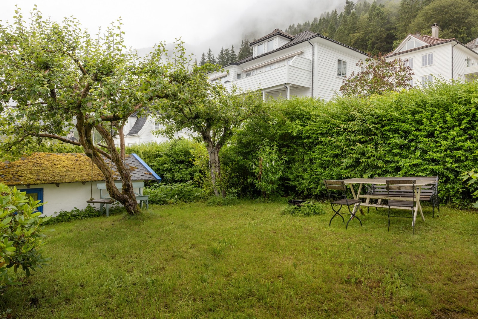 Sameiet består av 4 seksjoner og har en flott felleshage. Galleribilde