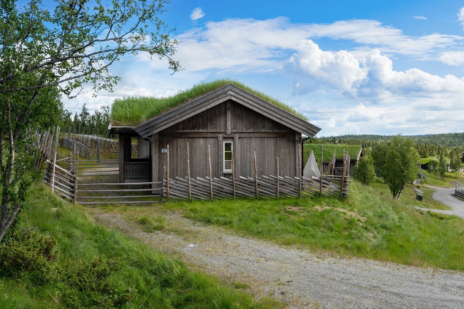 Egen innkjørsel fra denne siden Galleribilde