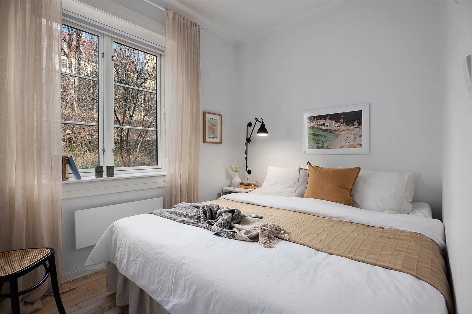 Lyst og hyggelig hovedsoverom av god størrelse. Galleribilde