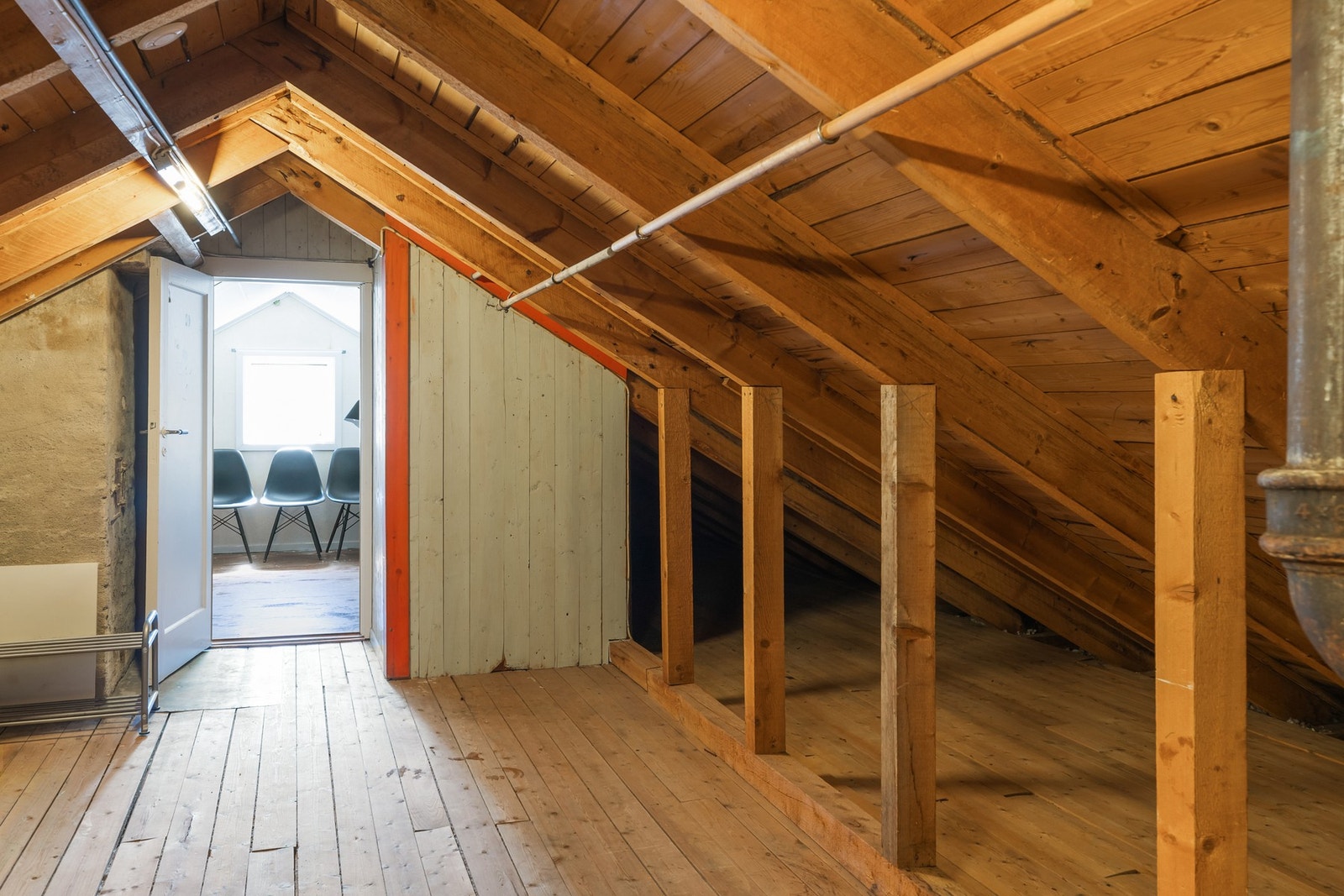 Boligen har i tillegg et loft for ekstra oppbevaring. Galleribilde