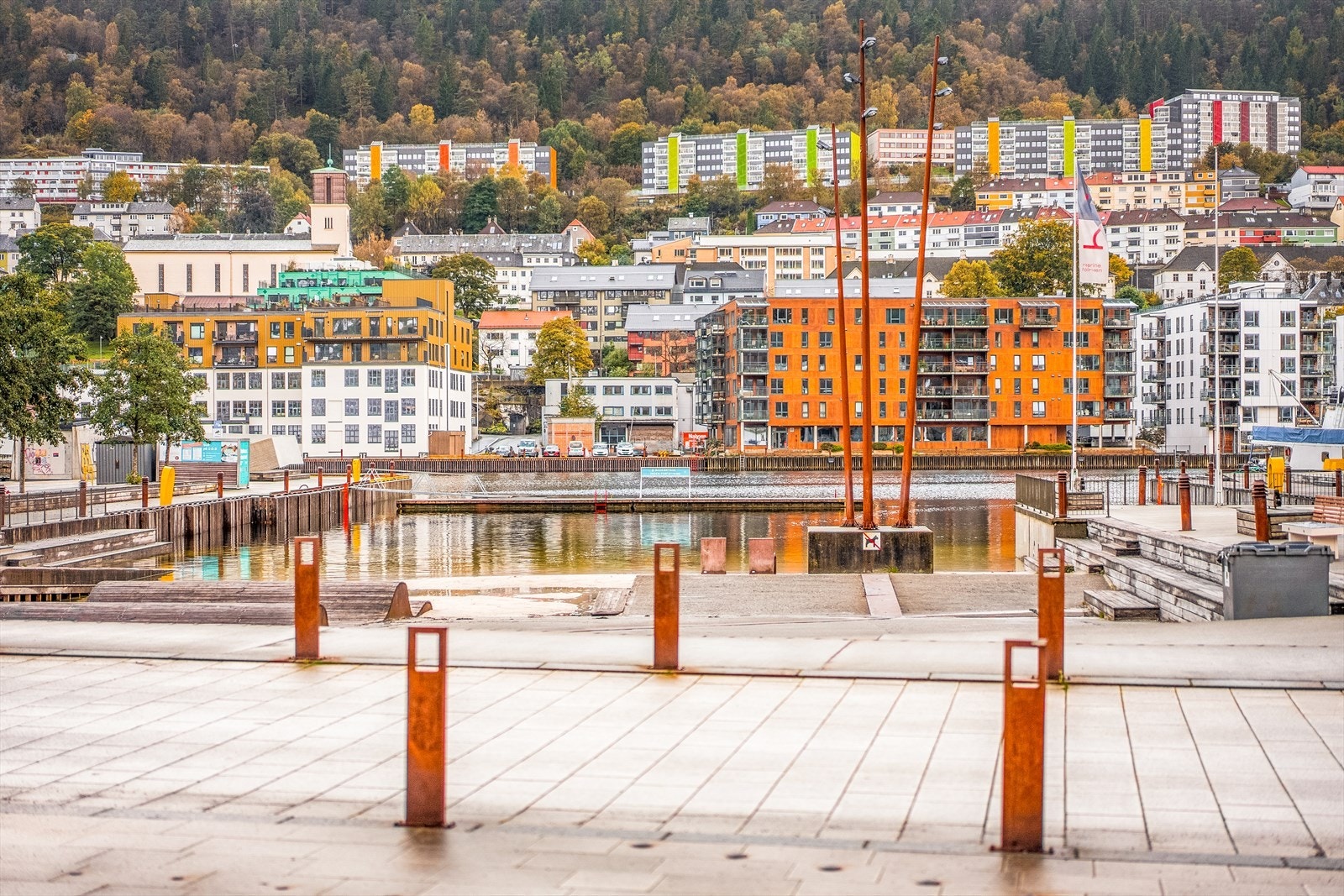 Badestranden like ved BI Marineholmen, er kun få minutters gange fra leiligheten Galleribilde