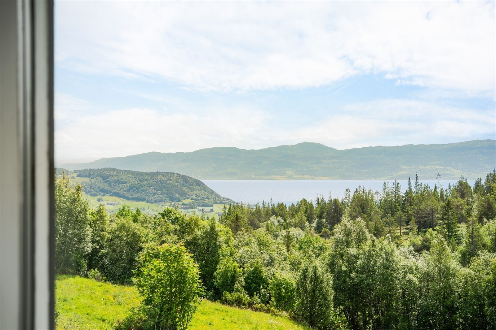 Utsikt fra stuevinduet. Galleribilde