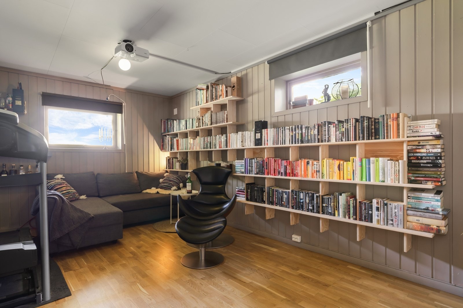 Kjellerstuen er på 18,5 m² og gir fleksible bruksmuligheter. Galleribilde