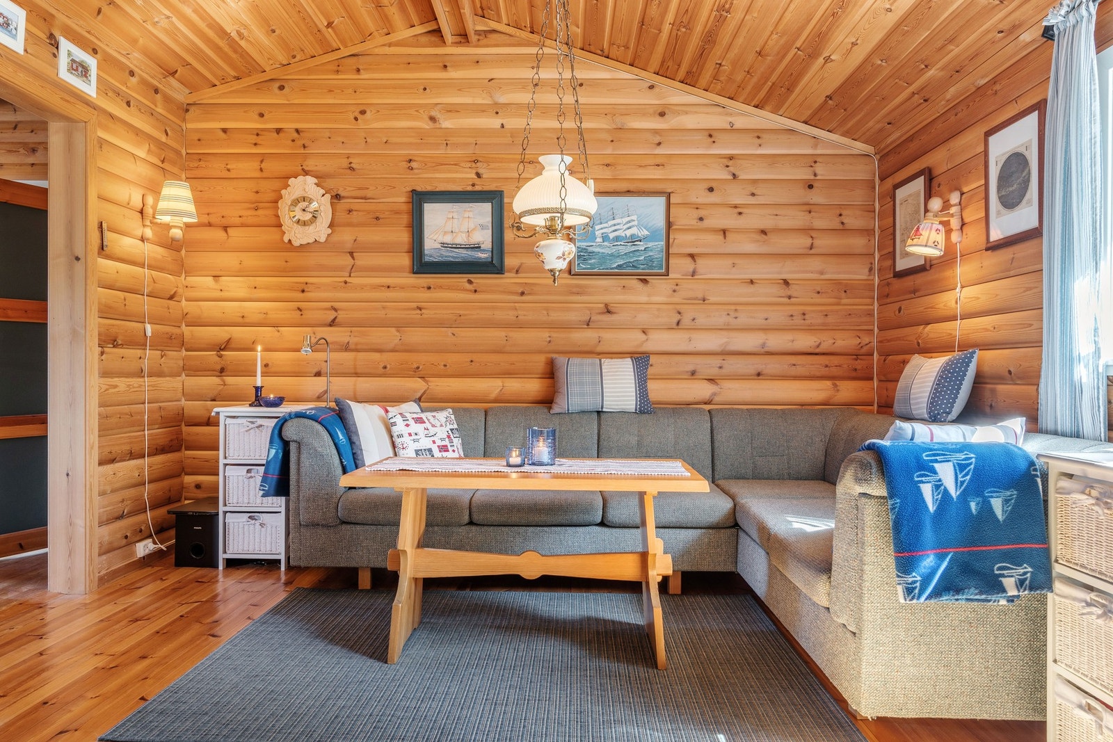 Romslig stue med god plass til hele familien. Galleribilde