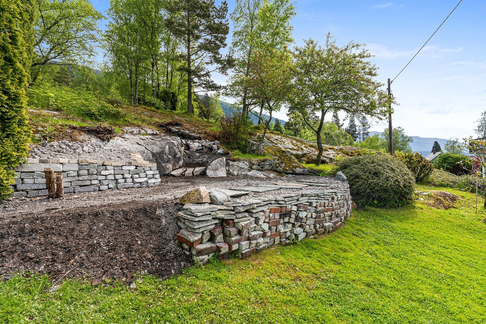 - Flott stenarbeid og en perfekt plass å nyte de fine sommerdagene- og kveldene - Galleribilde