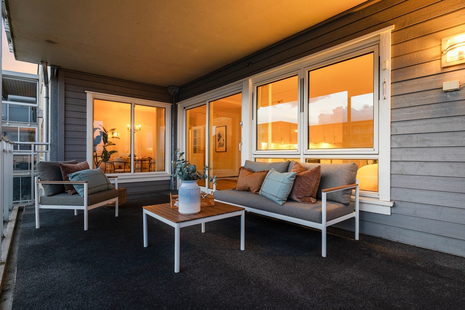 God plass til både sofagruppe og annen møblering på uteplassen. Galleribilde