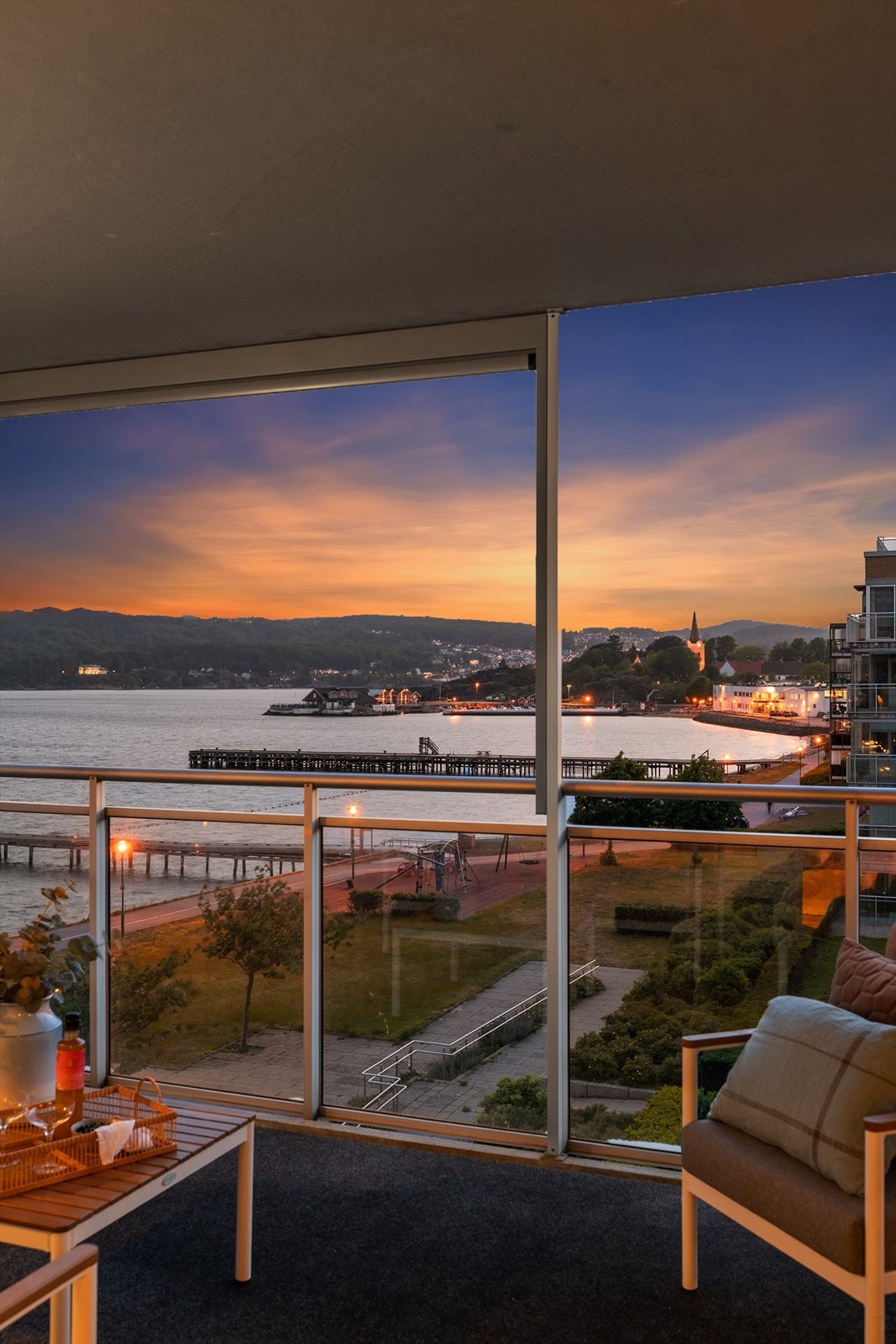 Kveldsstemning over Larviksfjorden. Galleribilde