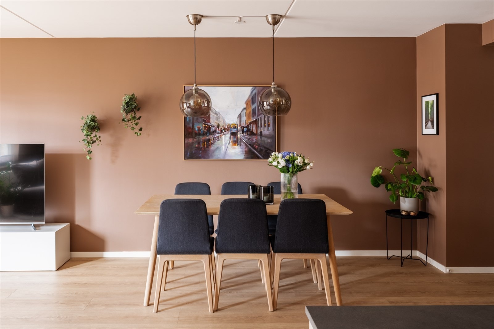 Her er det god plass til å samle familie og venner rundt en stor spisegruppe. Galleribilde