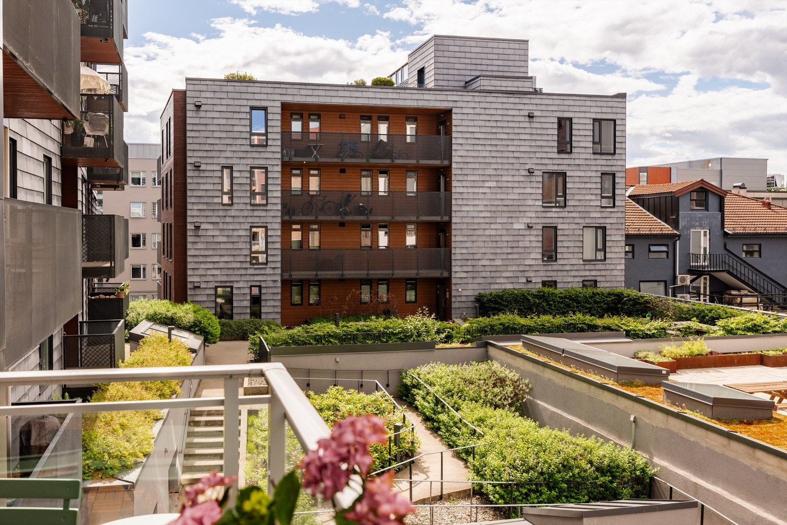 Attraktivt beliggende i rolige og familievennlige omgivelser på idylliske Rodeløkka. Galleribilde