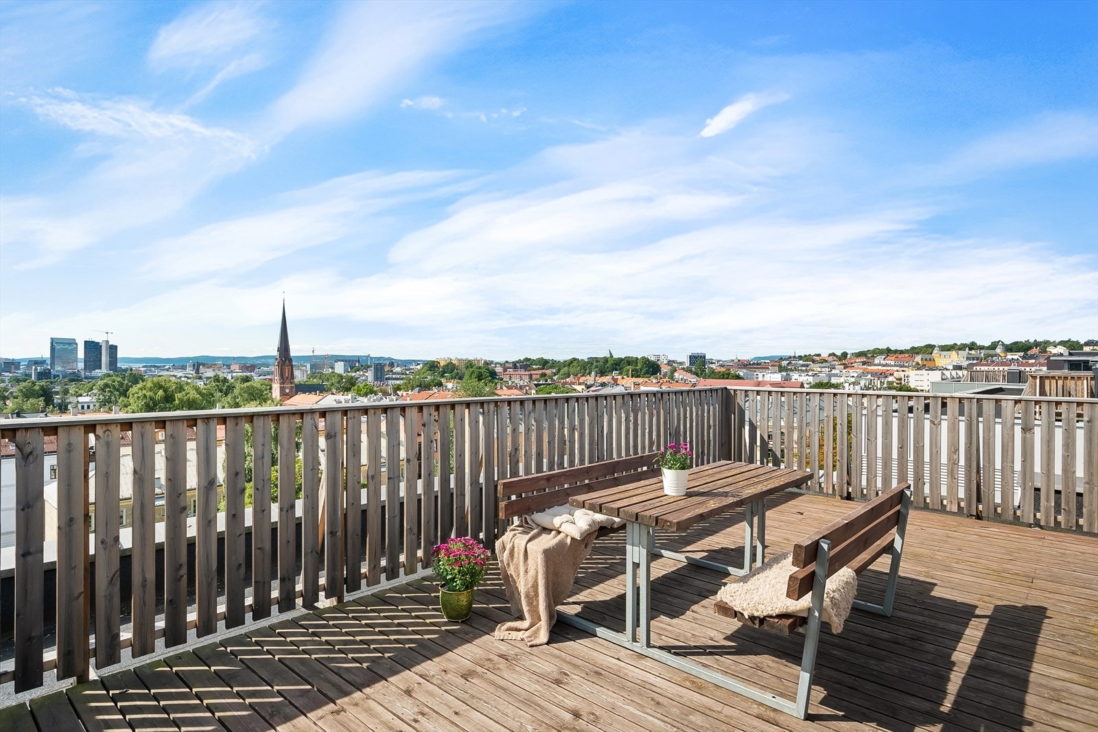Flott felles takterrasse med fantastisk utsikt. Galleribilde