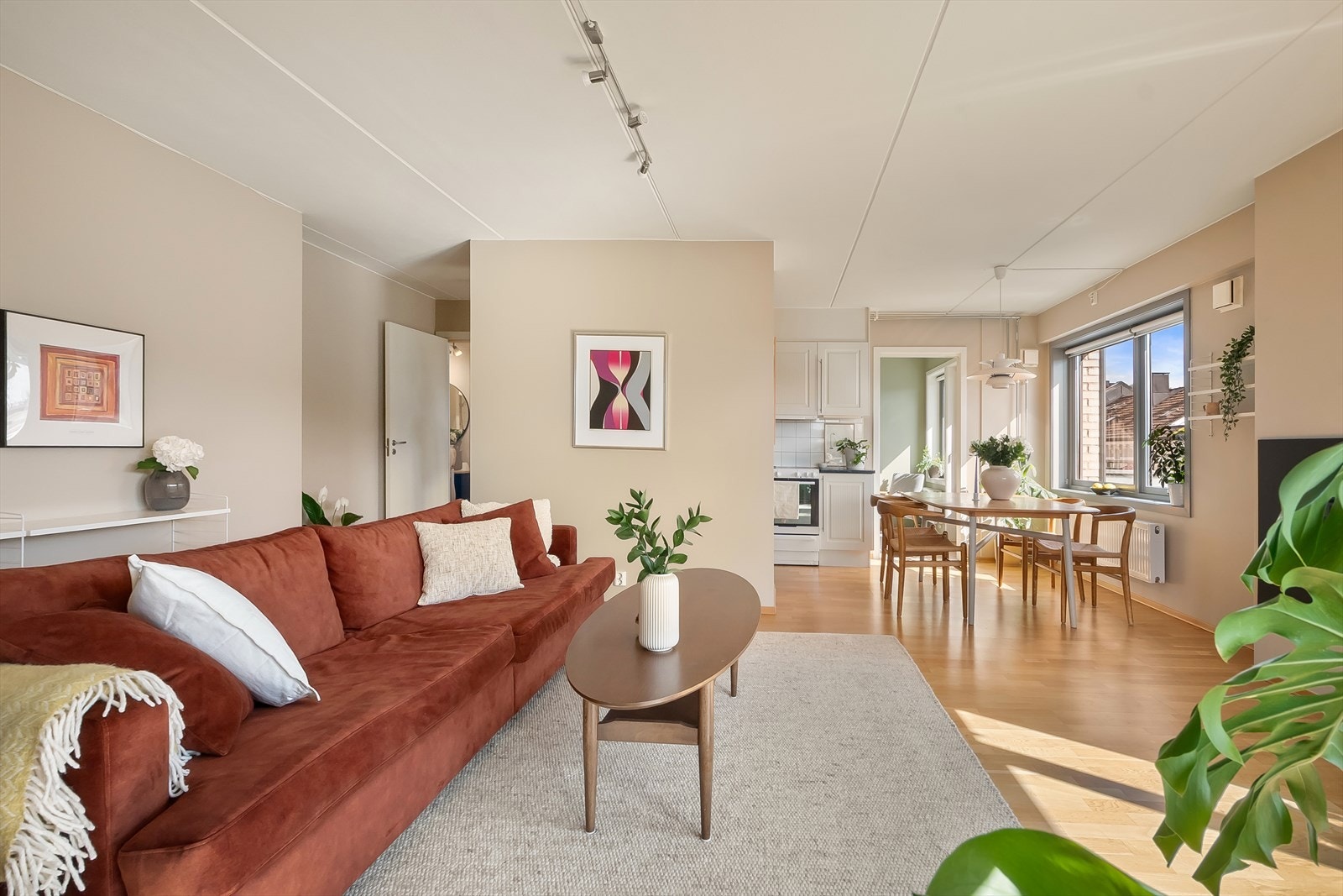 Stuen gir gode møbleringsmuligheter. Galleribilde