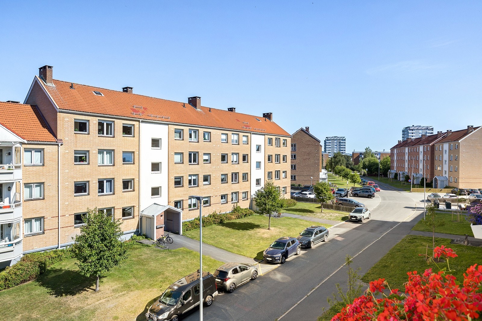 Leiligheten ligger sentralt og rolig til med kort vei til Manglerud senter, buss og t-bane. Galleribilde