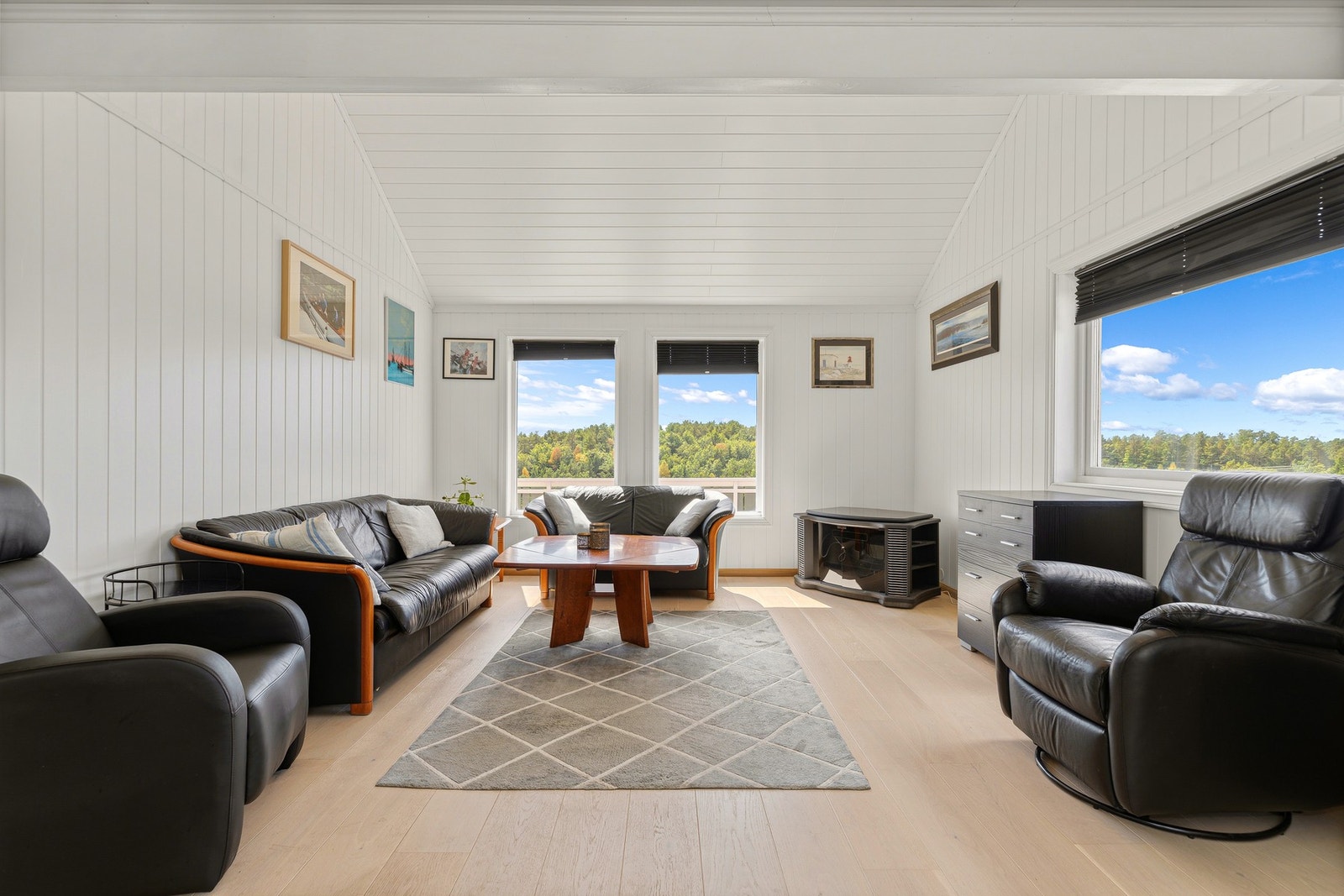 Stuen er innredet i flere soner. Galleribilde