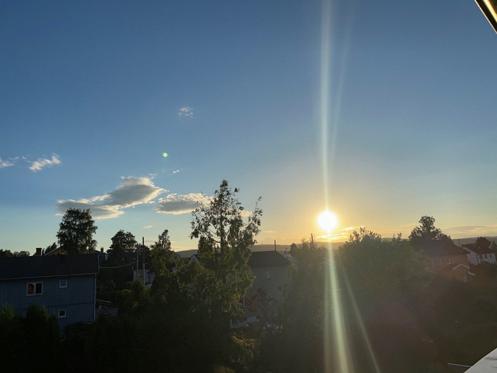 Her har du solen til langt på kveld om sommeren. Bilde tatt av selger. Galleribilde