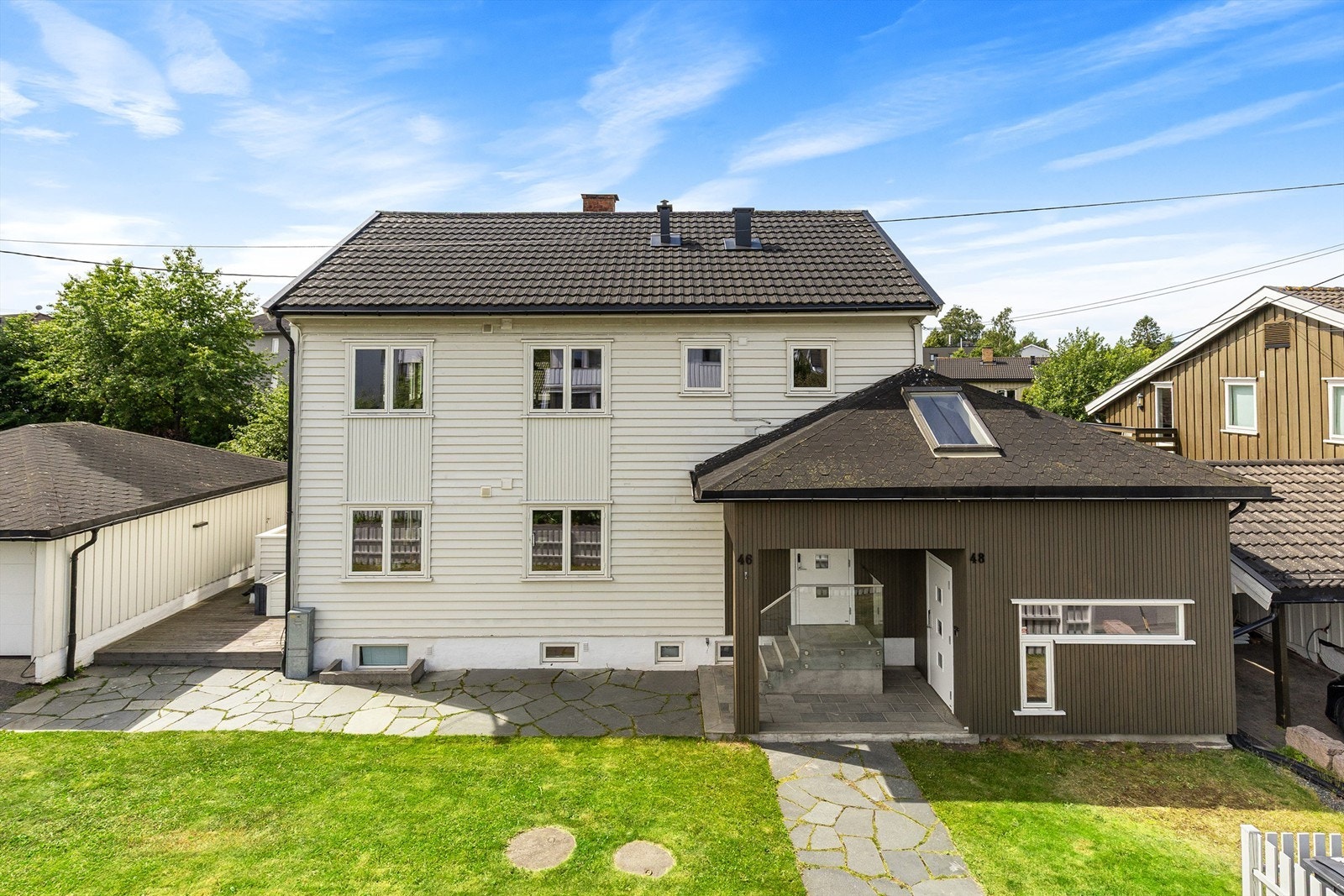 Moderne halvpart tomannsbolig med flott beliggenhet i en rolig og trafikkstille gate i meget barnevennlige omgivelser (Foto: Petter Tanum/TanumFoto) Galleribilde