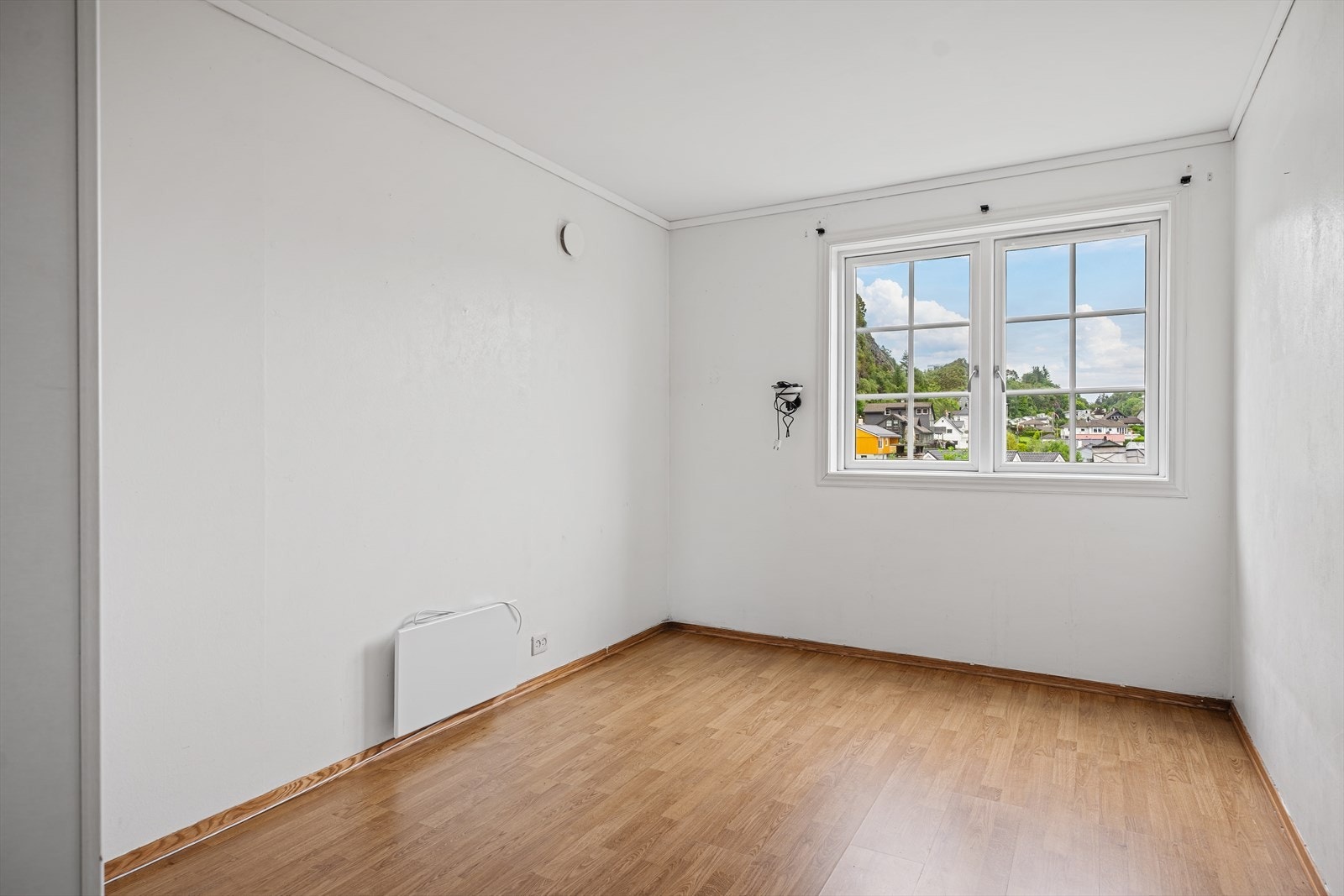 - Utleiedelens andre soverom måler 10,9 m² - Galleribilde
