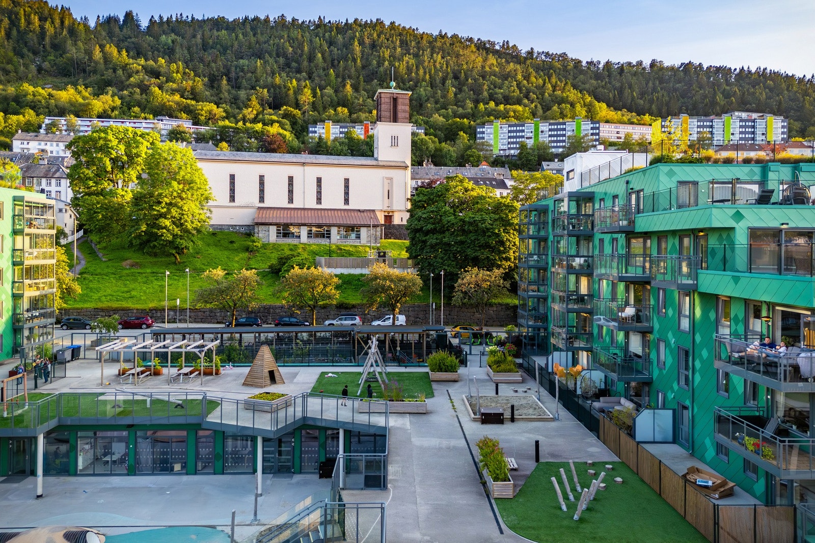 Store flotte fellesareal med både lekeplasser mm. Galleribilde
